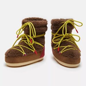 Moon Boot

Unisex Icon M-Patch Shearling Ankle Boots